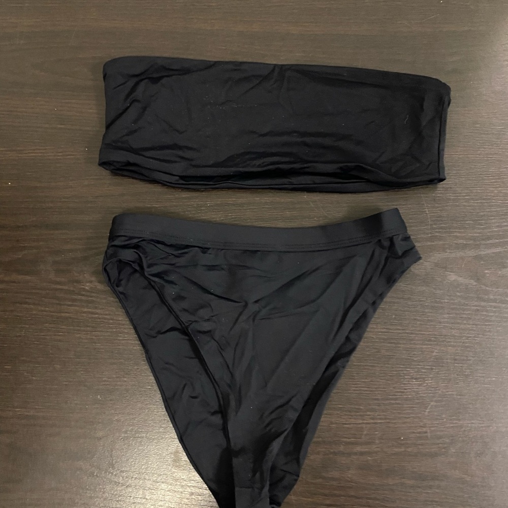 Womens black Dippin Daisy’s black swim suit, top size medium, bottom size small